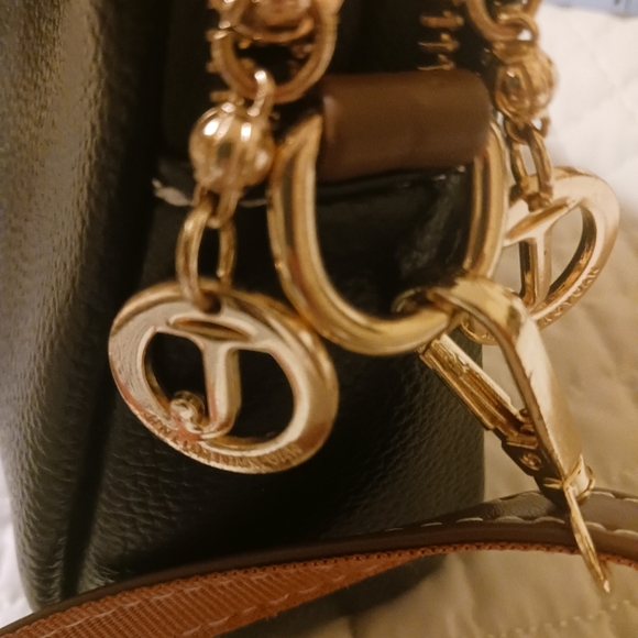 Black Soft Shoulder Purse Crossbody Two Zipper Compartments - Picture 8 of 13